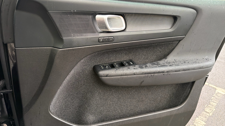 Volvo XC40 2.0 B4P Plus Dark 5dr Auto Petrol Estate